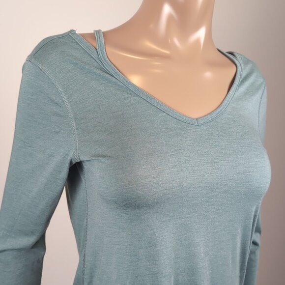 3/$20 Old Navy Active Go Dry Top Long Sleeve Teal Green Strappy Back Loose Fit - Picture 2 of 9